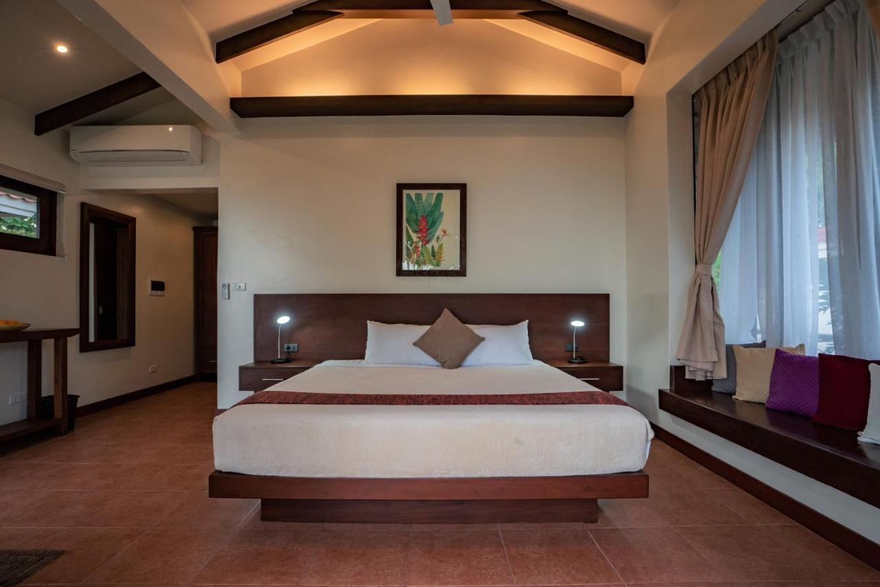 Island View Beachfront Resort 안다 외부 사진