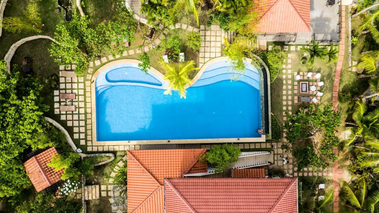 Island View Beachfront Resort 안다 외부 사진